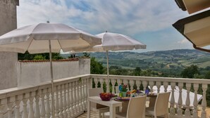 Dining - Mansion in Case Alte With Pool & Nature Trails (Sant'Omero)