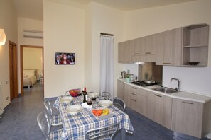 Private kitchen - Mansion in Case Alte With Pool & Nature Trails (Sant'Omero)