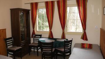 House | 1 bedroom, individually furnished, free WiFi, bed sheets