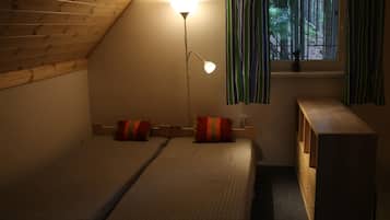 House | 1 bedroom, individually furnished, free WiFi, bed sheets