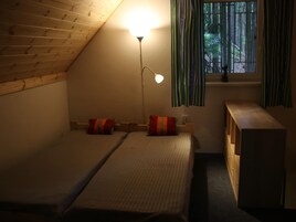 1 habitación, wifi gratis, muebles diferentes y ropa de cama