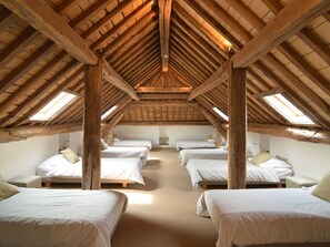 13 chambres, ameublement personnalisé, draps fournis