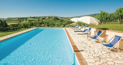 Belvilla by OYO Tranquil Farmhouse With Pool