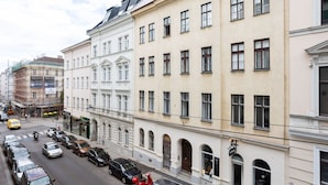 Unclassified image, 2 of 30, button - Simplistic Apartment in Wien near Belvedere Castle (Vienna)