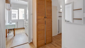 Unclassified image, 3 of 30, button - Simplistic Apartment in Wien near Belvedere Castle (Vienna)