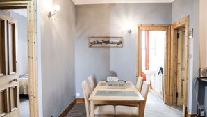 Dining - Classy Holiday Home in Dundee Next to River (Dundee)