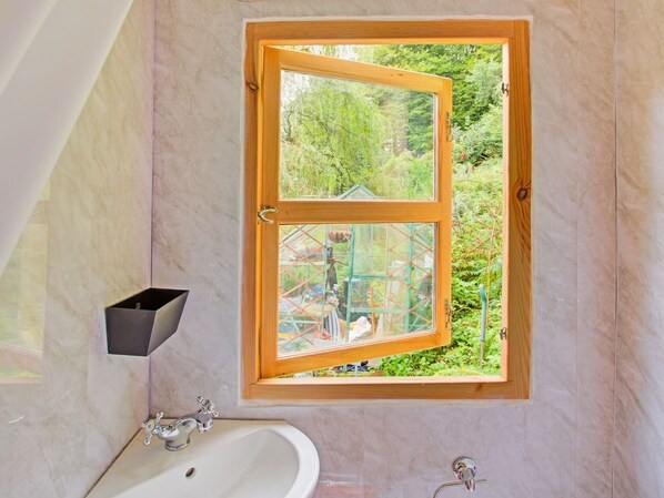 House | Bathroom - Shepherds Hut Near Exmoor National Park (Taunton)