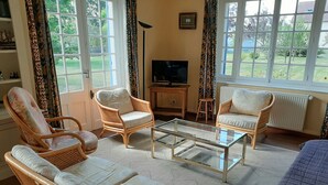 Unclassified image, 5 of 37, button - Charming Cottage in Normandy for Family Close to Seabeach (Tracy-sur-Mer)