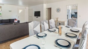 Dining - Charming Holiday Home in Presqu'ile de Giens With Garden (Hyeres)