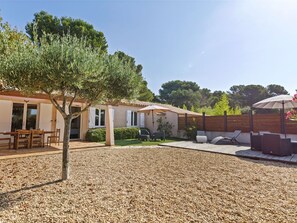 Exterior - Charming Holiday Home in Presqu'ile de Giens With Garden (Hyeres)