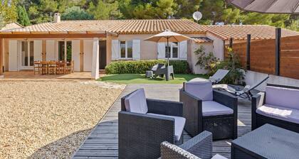 Charming Holiday Home in Presqu'ile de Giens With Garden