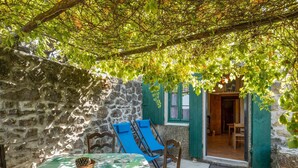 Balcony - Lush Holiday Home in Sainte-croix-de-caderle With Terrace (Sainte-Croix-de-Caderle)
