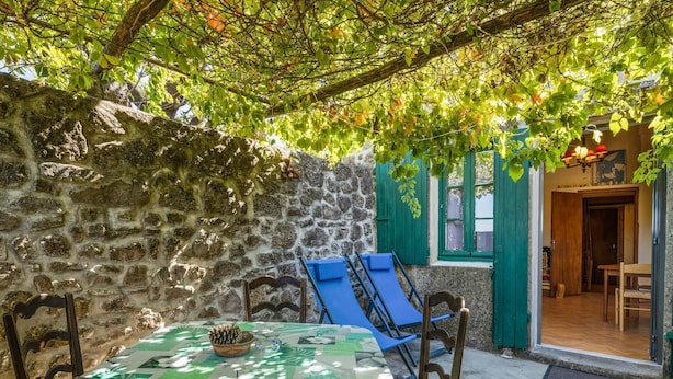 Exterior - Lush Holiday Home in Sainte-croix-de-caderle With Terrace (Sainte-Croix-de-Caderle)