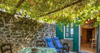 Lush Holiday Home in Sainte-croix-de-caderle With Terrace