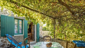 Exterior - Lush Holiday Home in Sainte-croix-de-caderle With Terrace (Sainte-Croix-de-Caderle)