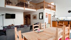 Living room - Innovative Apartment in Boat of Garden near Abernethy Forest (Boat of Garten)