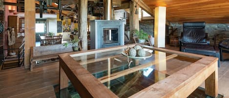 House | Living room | TV, fireplace