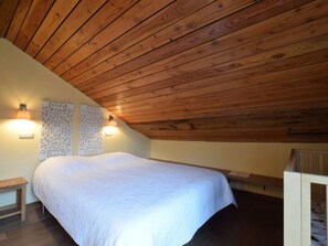 House | 5 bedrooms, bed sheets