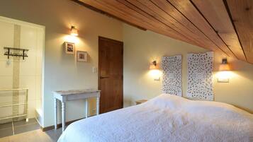 House | 5 bedrooms, bed sheets