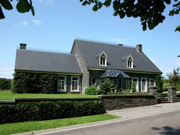 Exterior - Quaint Cottage in Paliseul With Infrared Sauna (Paliseul)