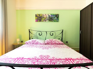 Apartment | 2 bedrooms, bed sheets - Simplistic Apartment in Rogoznica near Sea Beach (Rogoznica)