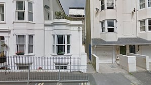 Exterior - Sprawling Group Apartment in Brighton near Royal Pavilion (Brighton)