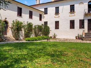 Exterior - Bright Holiday Home in Vicenza With Swimming Pool (Barbarano Vicentino)
