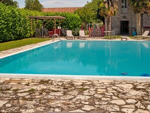 Outdoor pool - Bright Holiday Home in Vicenza With Swimming Pool (Barbarano Vicentino)
