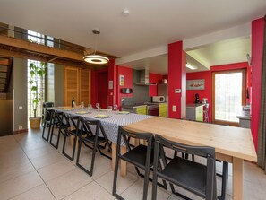 Dining - Rustic Holiday Home with Sauna near Ski Area & Nature Reserve (Waimes)