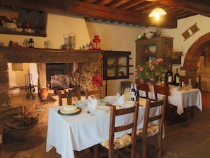 Dining - Farmhouse With Swimming Pool at 700 Meters, Beautiful View (Cortona)