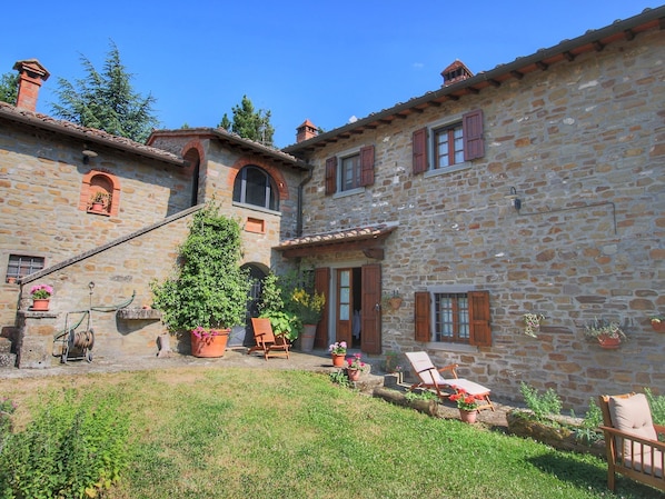 Exterior - Farmhouse With Swimming Pool at 700 Meters, Beautiful View (Cortona)