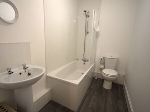 Shower, towels - Contemporary Apartment in Glasgow near Cardonald Station (Glasgow)