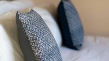 3 bedrooms, iron/ironing board, bed sheets