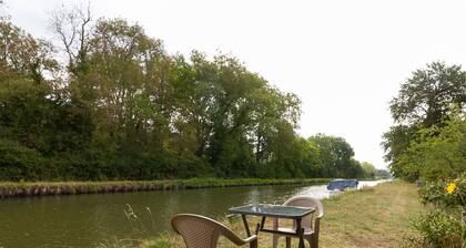 Charming Cottage in Bourg-le-comte Near Lake