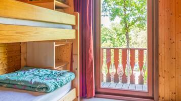 House | 4 bedrooms, individually furnished, bed sheets