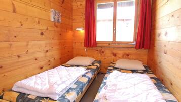Chalet | 2 bedrooms, individually furnished, bed sheets