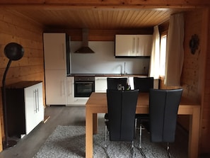 Chalet | Yksityinen keittiö | Kahvin-/teenkeitin, syöttötuoli