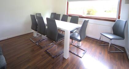 Spacious Holiday Home in Helensburgh near Balloch Castle