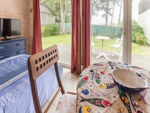 Individually furnished, bed sheets - Holiday Home in Normandy With Centre and Seabeach Nearby (Tracy-sur-Mer)