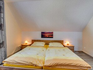 Apartment | 1 bedroom, bed sheets - Apartment in Westerwald With Private Balcony (Hohn)