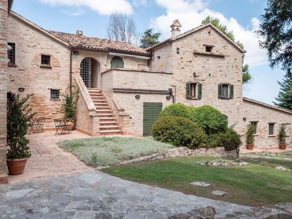 Exterior - Holiday Home Villagrande Adriatic Pool (Mombaroccio)