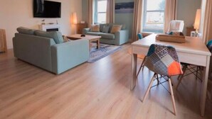 Dining - Alluring Apartment in Greenock near Lunderston Bay (Inverkip)