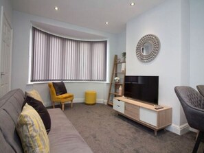 Living room - Tranquil Apartment in Doncaster near Sandall Park (Doncaster)