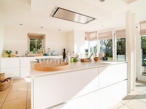 House | Private kitchen - Luxurious Villa With Pool and Sauna, and Very Suitable for Culinary Workshops (Waimes)