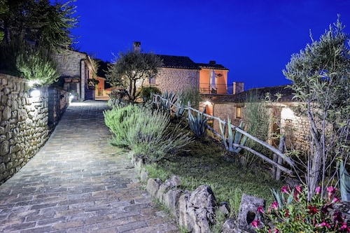 Fabulous Holiday Home With Wifi in Monte San Martino Italy