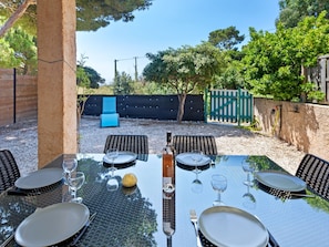 Balcony - Magnificent Holiday Home in Giens Peninsula Near Beach (Hyeres)