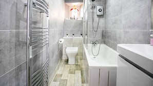 Ducha y bañera combinadas y toallas