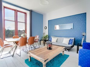 Living room - Bright Apartment in Glasgow near Paisley West End (Glasgow)