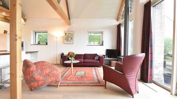 Fireplace, MP3 dock