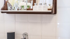 Bathroom - Delightful Holiday Home in Morrona With Swimming Pool (Terricciola)